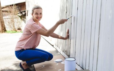 Czym uzupełnić ubytki w tynku na zewnątrz, aby ściana znów wyglądała dobrze?