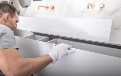 Czym zabudować wannę, aby łazienka zyskała na wyglądzie?