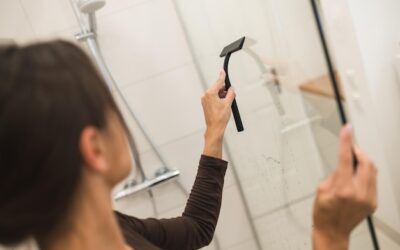 Jak wkleić lustro między płytki i czy to dobry pomysł?