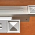 Na co osadzać narożniki aluminiowe podczas wykańczania ścian?