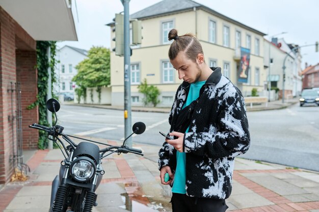 Co potrzeba do jazdy skuterem w mieście?