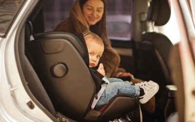 Czy można przewozić dziecko w foteliku na środku auta?
