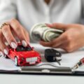 Ile wynosi opłata za przegląd samochodu i co na nią wpływa?
