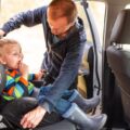 Jak przewozić dziecko z przodu zgodnie z przepisami?