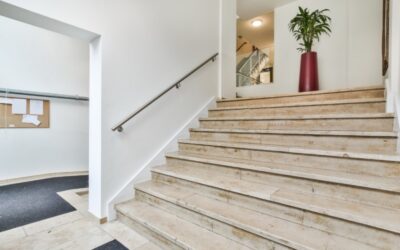 Schody wewnętrzne z kamienia naturalnego – elegancja, trwałość i prestiż w Twoim domu