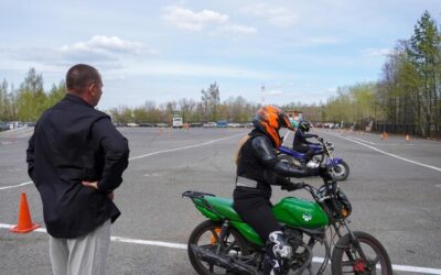 Czy motorowerem można jeździć bez prawa jazdy?