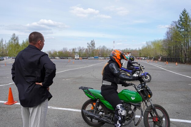 Czy motorowerem można jeździć bez prawa jazdy?