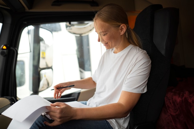 Ile kosztuje kilometr transportu busem i od czego to zależy?
