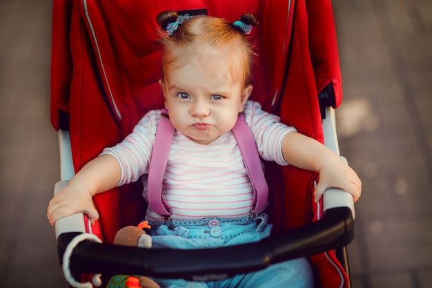 Jak długo dziecko jeździ w foteliku i od czego to zależy?