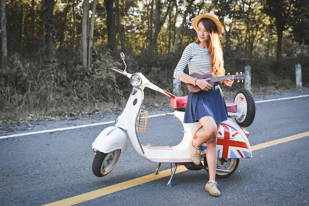 Skuter 50 czy można jeździć na dowód?