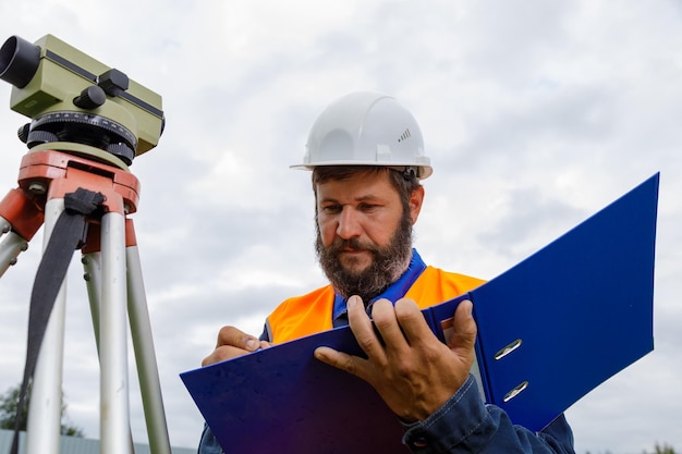 Rola geotechniki w branży OZE: jak badania gruntowe kształtują projektowanie i wykonawstwo