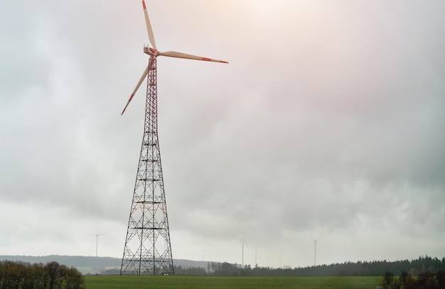 Ile wysokości ma wiatrak energetyczny w Polsce?