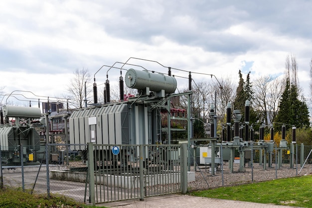 Jak działa elektrownia szczytowo pompowa i do czego jest wykorzystywana?