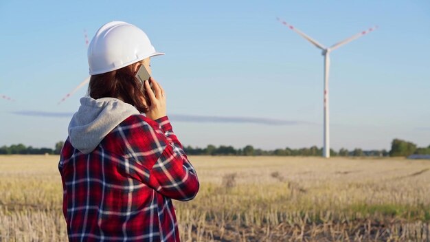 Jak działają elektrownie wiatrowe i co wpływa na ich wydajność?