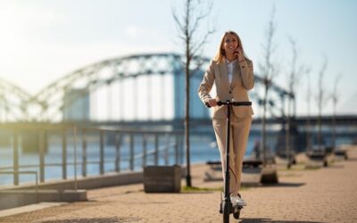 Jak korzystać z hulajnogi w Warszawie podczas codziennych dojazdów?