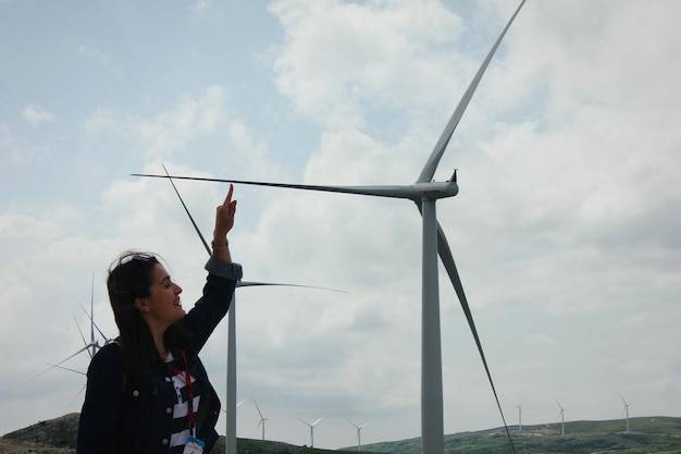 Jak powstaje prąd w elektrowni wiatrowej?