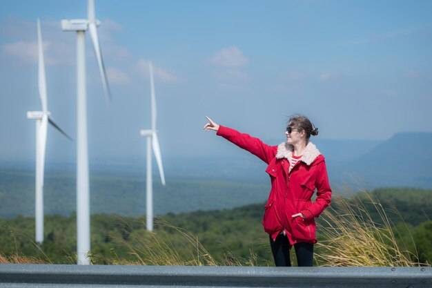Jak zbudować małą elektrownię wiatrową na własną działkę?