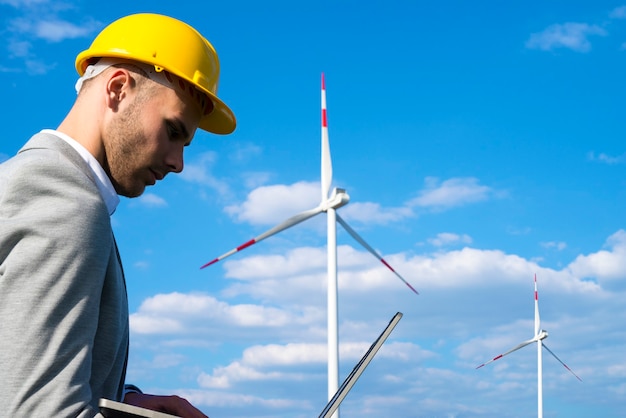 Jak zbudować własną elektrownię wiatrową i na co zwrócić uwagę?