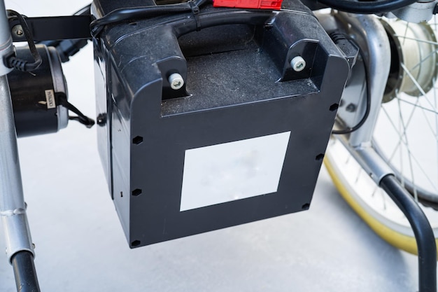 Jaki akumulator do skutera 50 2t sprawdzi się na co dzień?