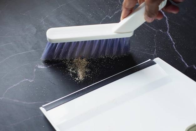 Czym usunąć plamy z granitu bez ryzyka uszkodzenia powierzchni?