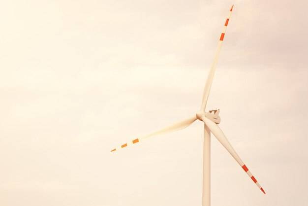 Dlaczego wiatraki mają 3 łopaty i czy to optymalne rozwiązanie?