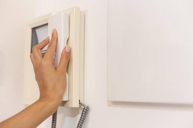 Domofon ile żył potrzeba do prawidłowego podłączenia?