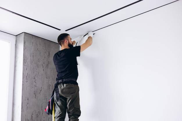 Jak podwiesić sufit z karton gipsu w domowych warunkach?