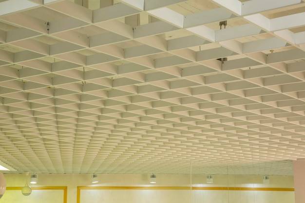 Jaka płyta na sufit sprawdzi się w nowoczesnym wnętrzu?