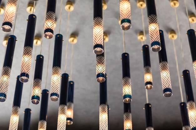 Jaki przewód do halogenów sufitowych sprawdzi się w domowej instalacji?