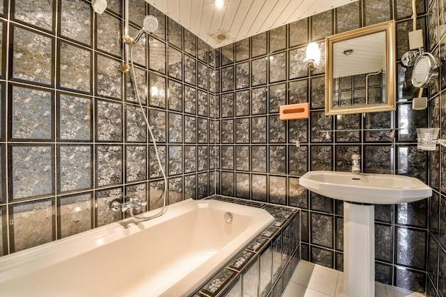 Płytki łazienkowe jak panele czyli nowoczesny sposób na aranżację wnętrza