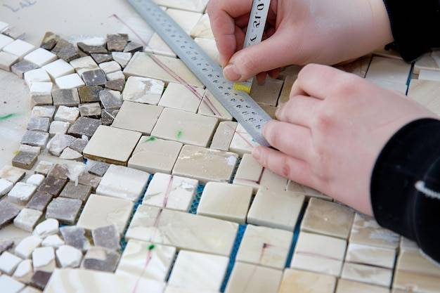 Ile płytek potrzeba do wykończenia łazienki?