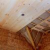 Jak ocieplić strop drewniany wełną mineralną?