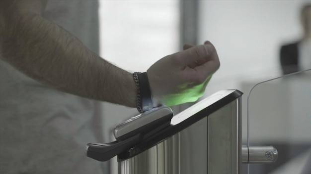 Jak otworzyć szlaban telefonem w codziennych sytuacjach?