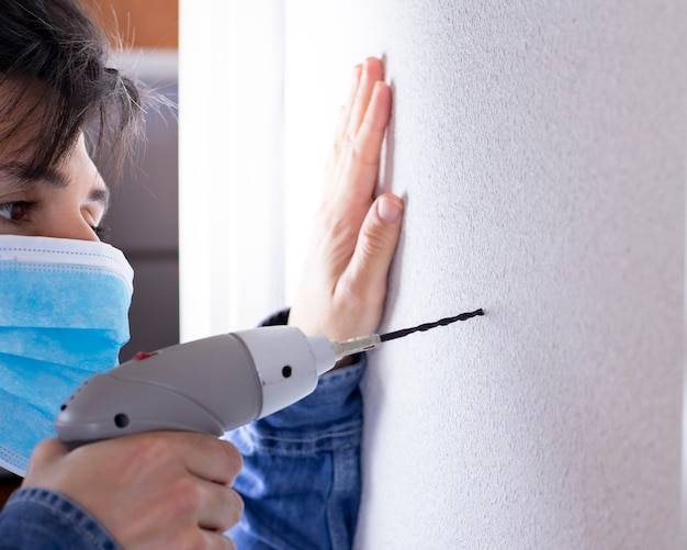 Jak układać piankę pod panele aby uniknąć najczęstszych błędów?