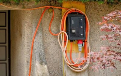 Jaki kabel do dzwonka przy bramie sprawdzi się w Twoim ogrodzie?