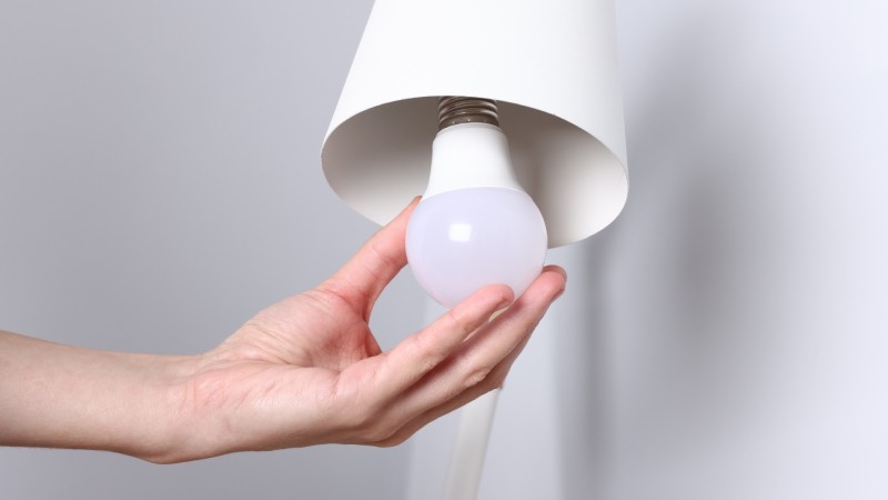 Nowoczesne technologie oszczędzania prądu w domu i mieszkaniu – na co zwrócić uwagę?