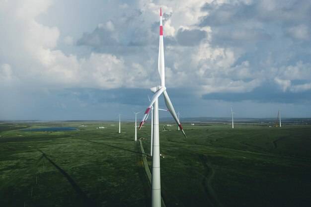 Turbina wiatrowa pionowa czy pozioma co wybrać dla swojego domu?