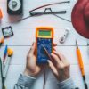 Ile bierze elektryk od punktu 2020 przy typowych pracach instalacyjnych?