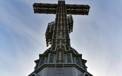 Stelaż krzyżowy czy pojedynczy który wybrać do swojego łóżka