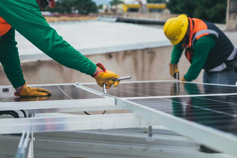 Dystrybutor paneli fotowoltaicznych dla instalatorów – AIKO, Astronergy, JA Solar