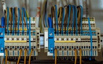 Jak kłaść instalację elektryczną w domu bez ryzyka i problemów?