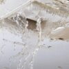 Jak zlikwidować zacieki na suficie po zalaniu skutecznie i bez problemów?