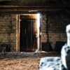 Kiedy montować schody strychowe aby uniknąć problemów budowlanych?
